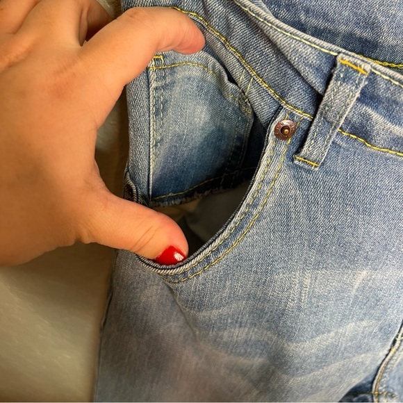 BNWOT Levis LightWash Slim Fit Jeans - Picture 9 of 9